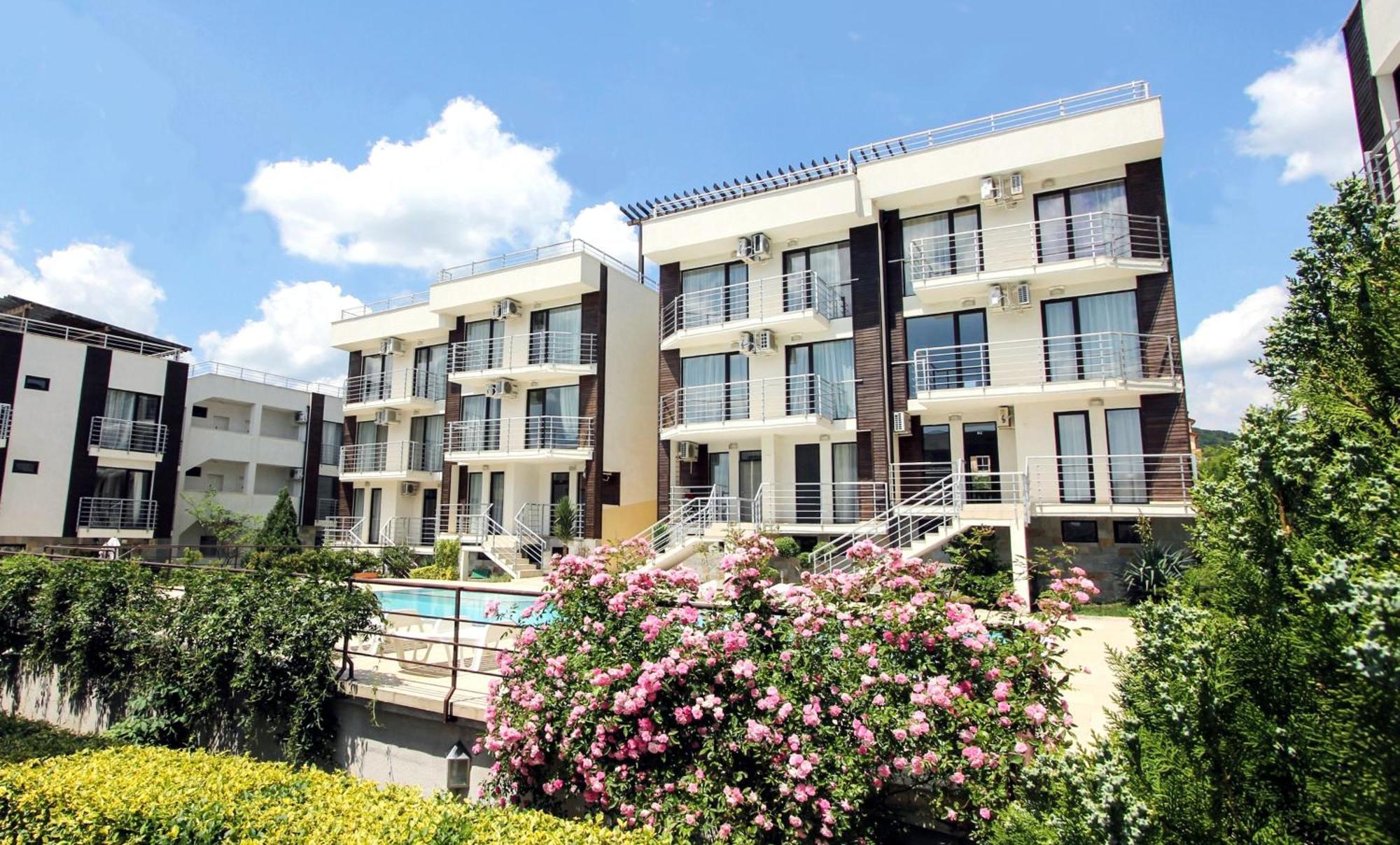 New Line Village Apartments Sluneční pobřeží Exteriér fotografie